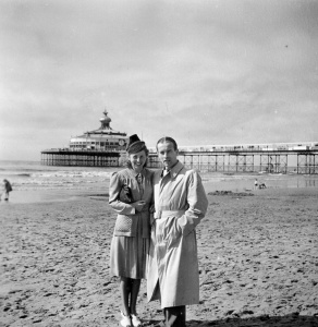 Rosie and Ernst at the beach in The Hague, 1941