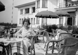 Rosie waiting at the airport for Wim, 1936