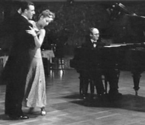 Rosie demonstrating the Sherlockinette, August 1940